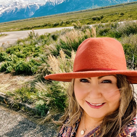 Meet your Posher, Heather - Picture 6 of 7